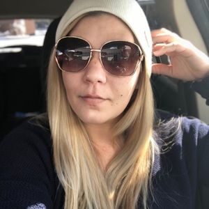 Meet your Posher, Nora